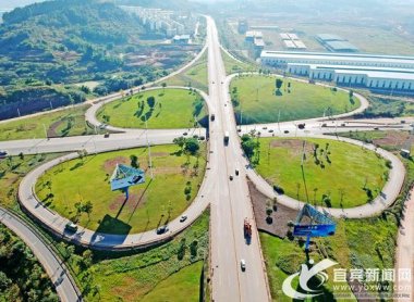  市政交通方麵：鹽坪壩長江大橋、打營盤山隧道、新国产黄片奶茶视频機場東連接線、金沙江大道二期、三期等項目全力推進；宜賓西高鐵站